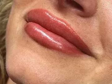 Close-up of lips with natural lip blush permanent makeup.